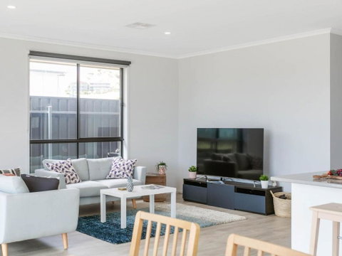 Putters Paradise 25-30 Troon Drive - Tourism Noosa 1