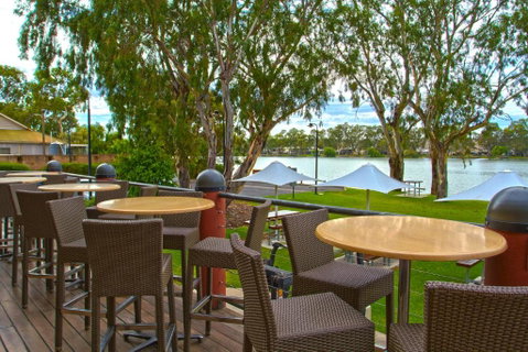 Pretoria Hotel - Tourism Noosa 1