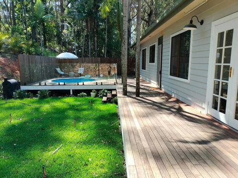 Private Bush & Beach Retreat - Tourism Noosa 3