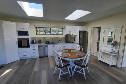 Private Getaway Close To Clifton Beach - Tourism Noosa 2