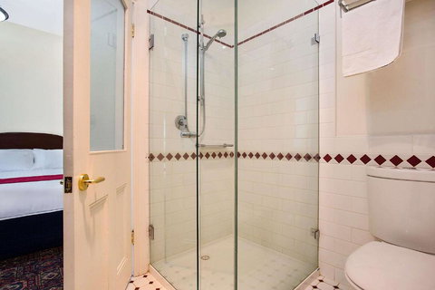 Quality Hotel Bentinck - Tourism Noosa 2