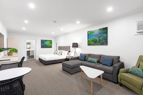 Presidential Motel - Tourism Noosa 0