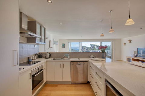 Quarterdeck Apartment - Tourism Noosa 3