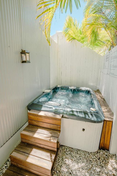 Private Outdoor Spa, Fire Pit, Cinema Room - THE COTTAGE COOLUM BEACH - Tourism Noosa 0