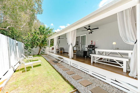 Private Outdoor Spa, Fire Pit, Cinema Room - THE COTTAGE COOLUM BEACH - Tourism Noosa 3