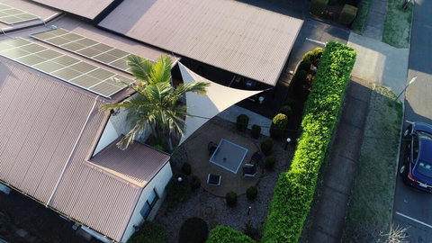 Asters On James Motor Inn - Tourism Noosa 2