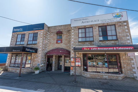 Astro Place - Tourism Noosa 0