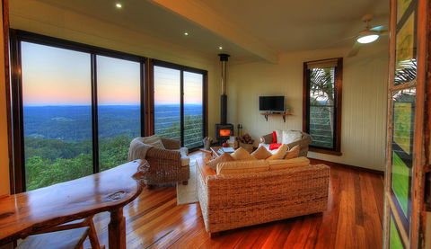 At Remingtons Private Cottages & Lodge - Tourism Noosa 3