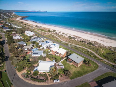 At The Beach - 54 Elizabeth Crescent - Tourism Noosa 0