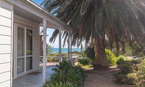 At The Beach - 54 Elizabeth Crescent - Tourism Noosa 2