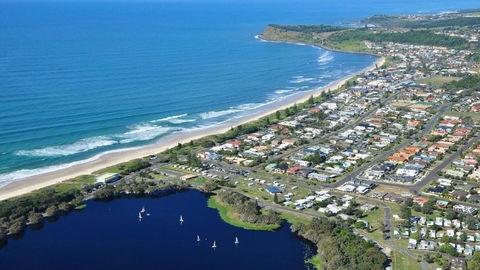 At The Beach - Lennox Head - Tourism Noosa 2