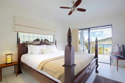 At Waterfront Whitsunday Retreat - Adults Only - Tourism Noosa 1