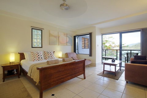 At Waterfront Whitsunday Retreat - Adults Only - Tourism Noosa 3