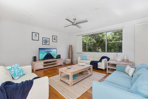 Augusta House - Tourism Noosa 1