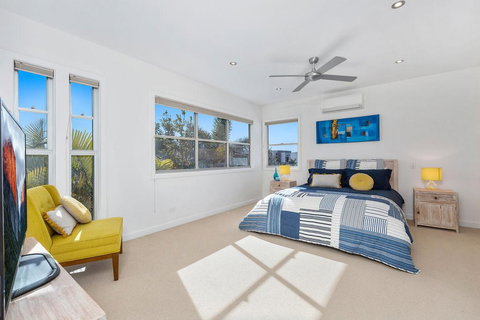 Augusta House - Tourism Noosa 2