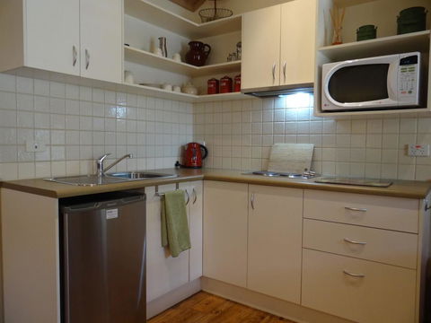Autumn Affair Cottage 6 - Tourism Noosa 2