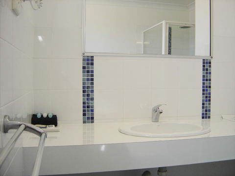 Avaleen Lodge Motor Inn - Tourism Noosa 1