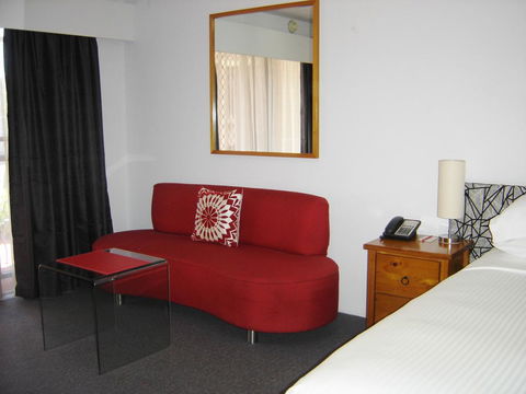 Avaleen Lodge Motor Inn - Tourism Noosa 3
