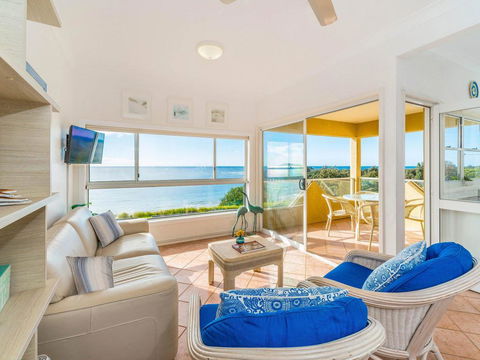 Avalon 1 - Overlooking Beautiful Convent Beach - Tourism Noosa 3