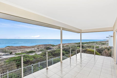Avaya - Sellicks Beachfront Getaway - WiFi - Tourism Noosa 0