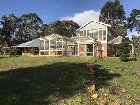 Avvara - Tourism Noosa 0