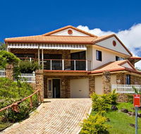 Away on Massinger Street - Tourism Noosa