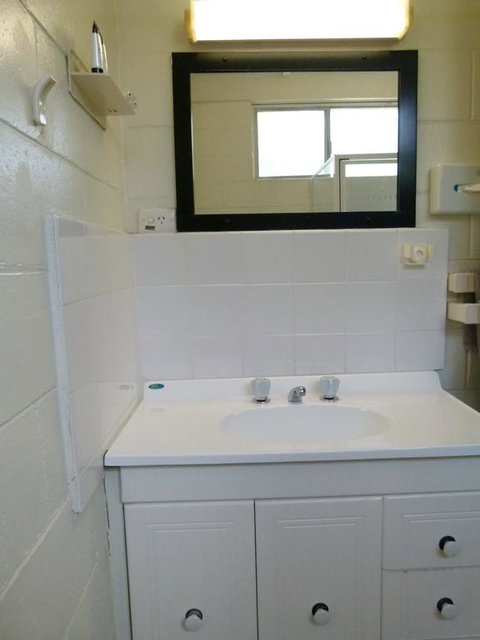 Azalea Motel - Tourism Noosa 2