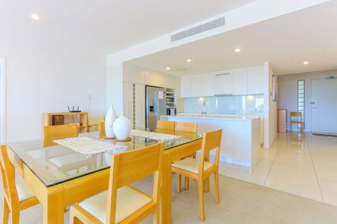 Azura Ocean View Holiday Apartment - Tourism Noosa 3
