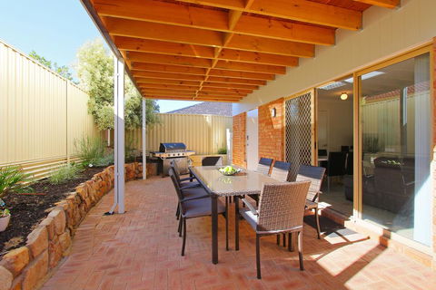 Azure Villa - Tourism Noosa 1