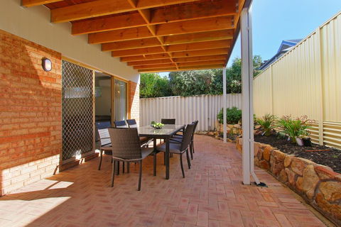 Azure Villa - Tourism Noosa 2
