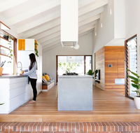 Bacchus - Tourism Noosa