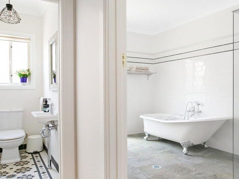 Ballogie Lodge - A Quality, Timeless Retreat - Tourism Noosa 1