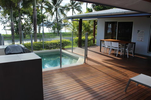 Banfields Retreat - Tourism Noosa 0