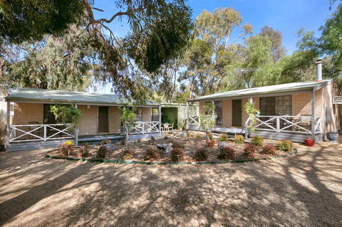 Barossa Country Cottages - Tourism Noosa 1