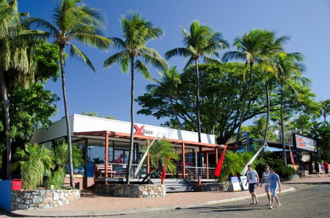 Base Airlie Beach - Tourism Noosa 0
