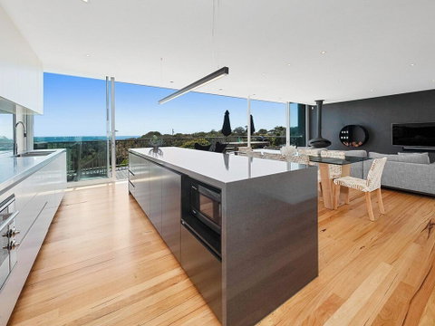 Bay Vista - Amazing Bay Views With The Beach At Your Doorstop! - Tourism Noosa 2