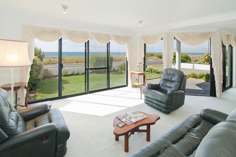 Bayside Beauty - Tourism Noosa 3