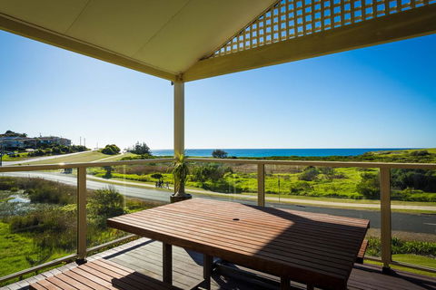 Beach Breakers Apartment - Stunning Views - Tourism Noosa 1