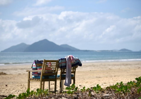 Beach Daze - Tourism Noosa 0