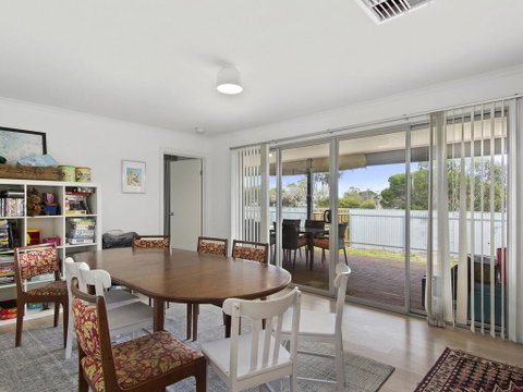 Beach Fun - 11 Broadbeach Drive - Tourism Noosa 1