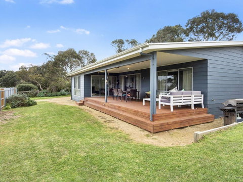 Beach Fun - 11 Broadbeach Drive - Tourism Noosa 0