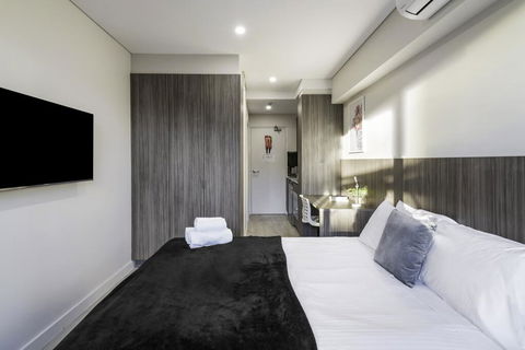 BEACH LOCATION STUDIO // CLOVELLY 1 - Tourism Noosa 3