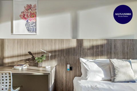 BEACH LOCATION STUDIO // CLOVELLY 1 - Tourism Noosa 0