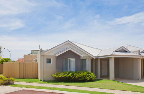Beach Resort Chalet - Tourism Noosa 1