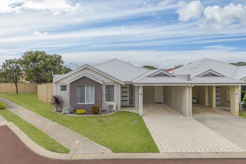 Beach Resort Chalet - Tourism Noosa 2