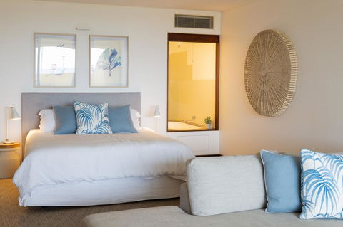Beach Suites - Tourism Noosa 3