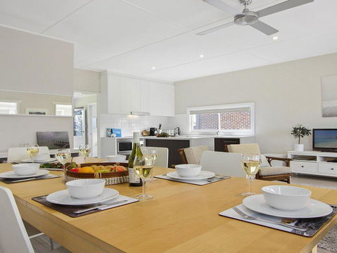 Beachbreak - Fall Asleep To The Sound Of The Ocean - Tourism Noosa 1