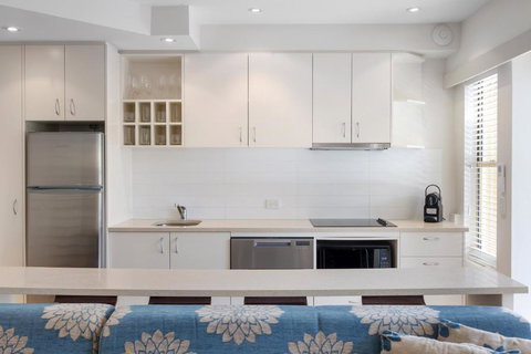 Resort Style Escape On Hastings Street - Tourism Noosa 1