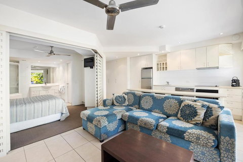 Resort Style Escape On Hastings Street - Tourism Noosa 3