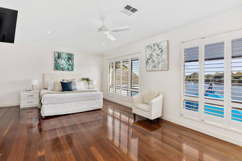 Riverfront With Jetty, Ideal For Families - Tourism Noosa 2